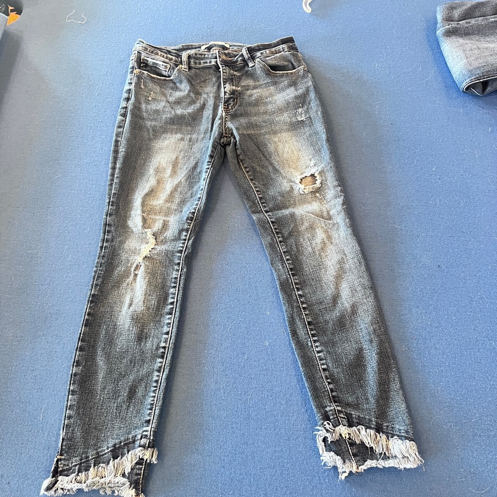 Kancan Distressed Blue Jeans with Frayed Hem